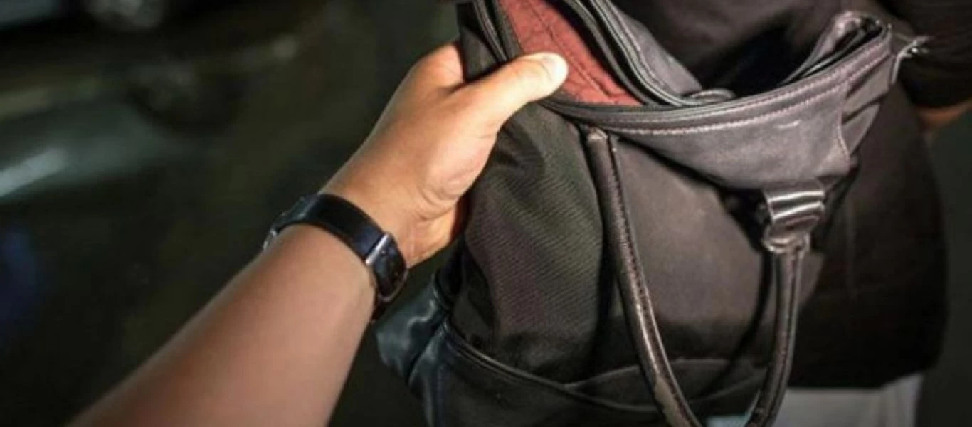 Κόρινθος: «Δίδυμο» τσαντάκηδων χτύπησε δύο φορές σε λίγα λεπτά!